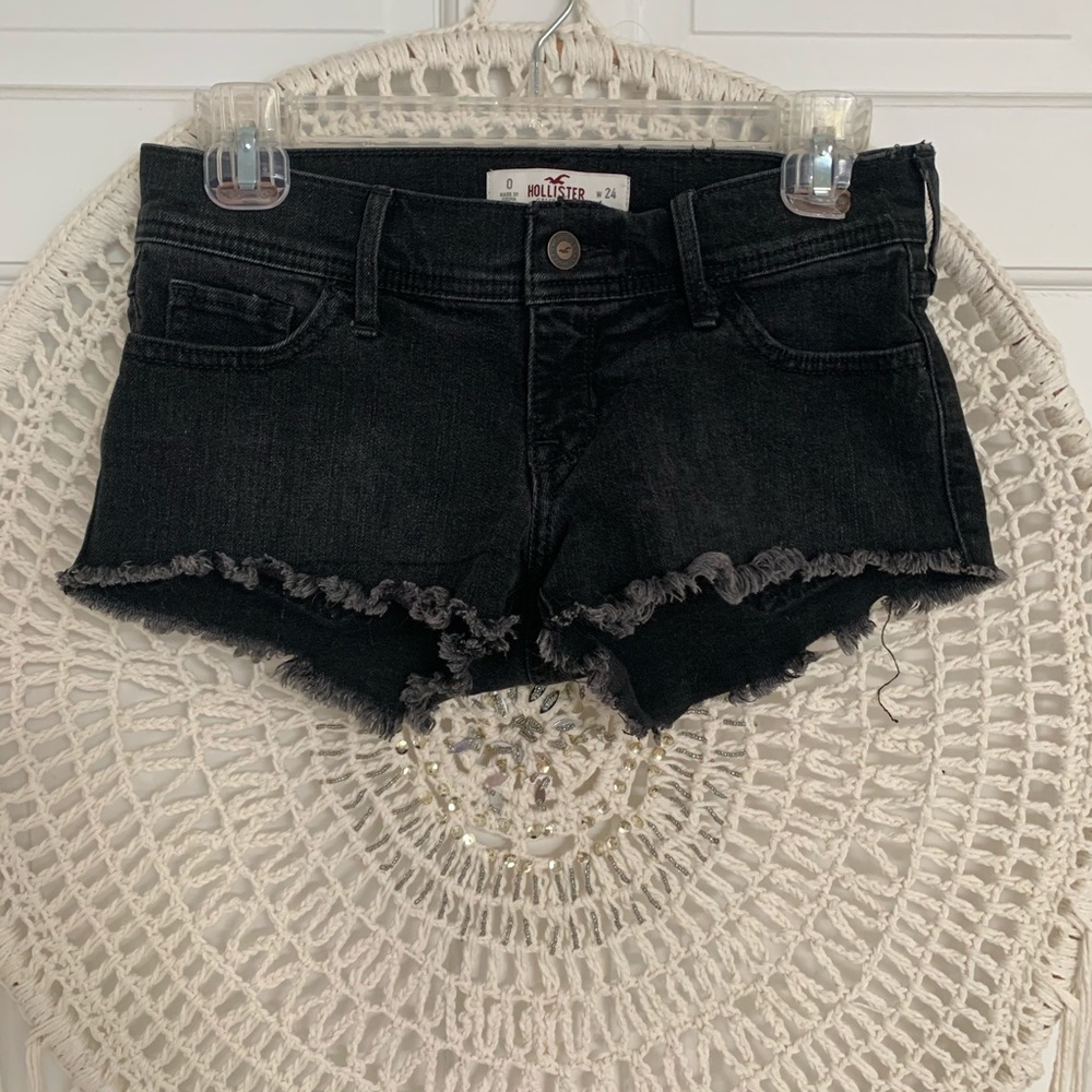 Hollister Co black, mid-rise jean shorts